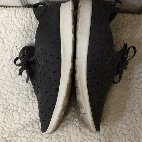 CUTE/COMFY GRAY PERFORATED TENNIES 8 - Picture 6 of 7